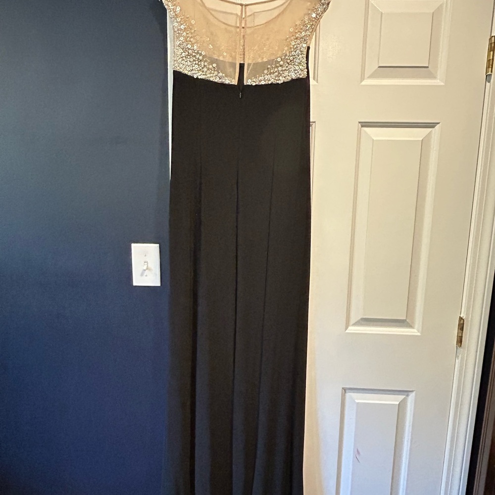 Adrianna Papell Black and Gold Sequin Maxi Gown - Picture 4 of 11
